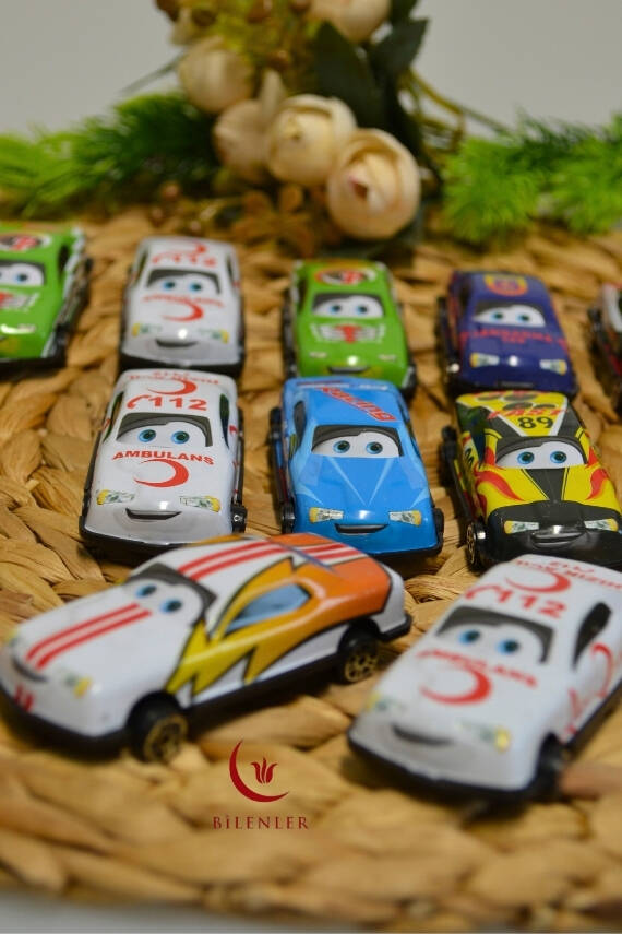 Çocuk Oyuncak 10’lu Metal Oyuncak Araba Seti – Karışık Model (Ambulans, Yarış Arabası ve Daha Fazlası) - 1