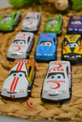 Çocuk Oyuncak 10’lu Metal Oyuncak Araba Seti – Karışık Model (Ambulans, Yarış Arabası ve Daha Fazlası) - 2