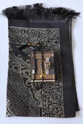 Kabe Desenli Kuranı Kerim-Seccade-Zikirmatik- Tesbih Hac & Umre Hediyelik Seti – Siyah (5 Parça Manevi Set) - 2