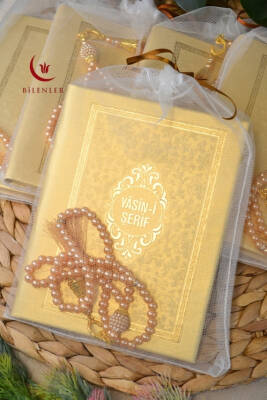 Tül Keseli İnci Tesbihli Yasin Kitabı Çanta Boy Termo Deri Kaplı Gold 5 Adet – Arapça, Türkçe Okunuşlu ve Mealli – 128 Sayfa | Hac Umre ve Mevlit Hediyeliği 